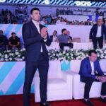 Bakhodir Jalolov Instagram - Finaldan muvaffaqiyatli o‘tib olgach sport formasi klassikaga almashdi.😁 Chempionatning oxirgi kuniga endi biz ham tomoshabin sifatida yorug‘ yuz bilan keldik Xudoga shukur. Barcha g‘olib va sovrindorlarni chin qalbimdan tabriklayman! После успешного завершения финальных боёв, спортивная форма сменилась на классическую.😁 Последний день чемпионата я посетил уже как зритель. Искренне поздравляю всех победителей и призеров этого чемпионата! Humo Arena