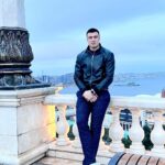 Bakhodir Jalolov Instagram - Онам билан мазза қилиб Баку кучаларини айландик! Аллохим шу кунларга йетқазганинга шукур! Бойлигим онам 🤍🧕🏻 Baku, Azerbaijan