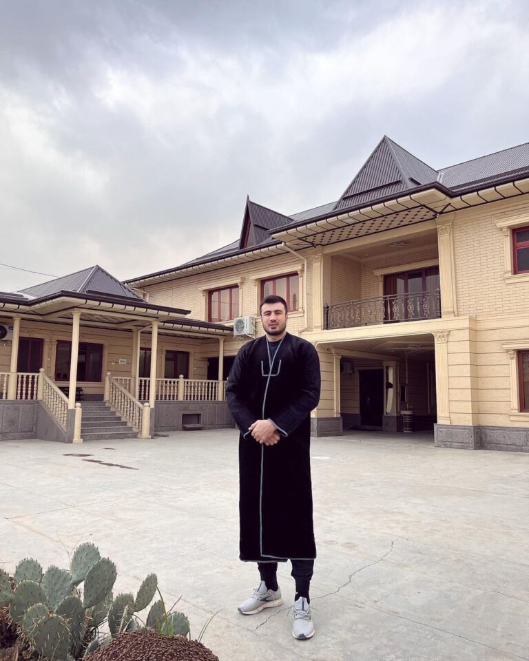 Bakhodir Jalolov Instagram - Raxmatli Dadamni choponlari! ☝🏻🐅 Sizni og’lingiz ekanligimdan faxrlanaman! 👑 Sariasiya, Surhkondaryo, Uzbekistan