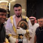 Bakhodir Jalolov Instagram - Alhamdulillah victory☝🏻 Vaqt o‘zi hamma narsani joyiga qo‘yib boradi, asosiysi biz to‘g‘ri yo‘ldamiz! Har doim Allahga tavakkal qilamiz, yaratgandan boshqa hech kim maqsadimizdan qaytarolmaydi! #laxavlavalaquvvatalillabillah