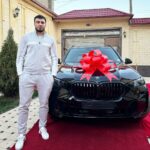 Bakhodir Jalolov Instagram - @umar_kremlev спасибо за подарок! Ни один чемпион @aiba_official не остается без внимания, благодаря Вам!