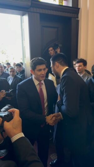 Bakhodir Jalolov Instagram - @otabek_muhammadalievich 🤝 @bakhodirdjalolov