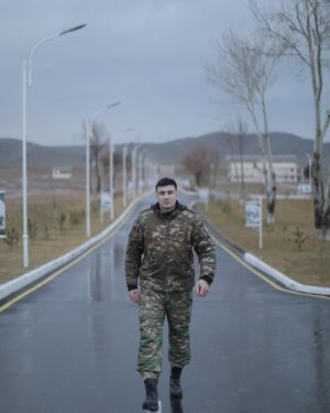 Bakhodir Jalolov Instagram - Ким ўзини оиласини жон фидо қилиб химоя қилса шу ватан химоячисидир!

Барча эркакларни 14 январь ватан химоячилар куни билан табриклайман.