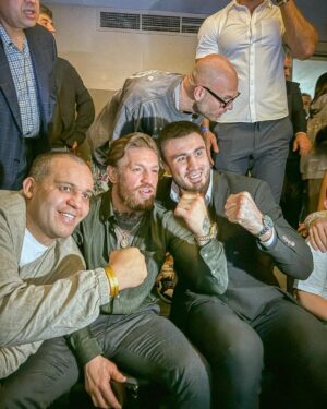 Bakhodir Jalolov Instagram - @aiba_official boxing night in Dubai 🥊
@thenotoriousmma @umar_kremlev @petr_yan