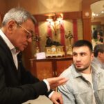 Bakhodir Jalolov Instagram - Mike Tysonni O’zbekistonga tashrifi mobaynida Gafur Ahmedovichning xonadonlarida mehmon bo’ldik. Tysonga bizning O’zbek taomlari juda manzur keldi. While Mike Tyson’s visit in Uzbekiston we were guest in Gafur Akhmedovich’s house. He really liked our dishes.