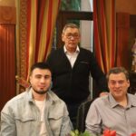 Bakhodir Jalolov Instagram - Mike Tysonni O’zbekistonga tashrifi mobaynida Gafur Ahmedovichning xonadonlarida mehmon bo’ldik. Tysonga bizning O’zbek taomlari juda manzur keldi. While Mike Tyson’s visit in Uzbekiston we were guest in Gafur Akhmedovich’s house. He really liked our dishes.