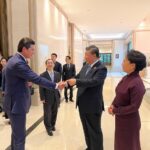 Bakhodir Jalolov Instagram - ХХР Раиси Си Цзиньпин ва Осиё Олимпия кенгаши вице-президенти Отабек Умаровнинг ғоят самимий ва дўстона учрашуви. Бугун Ханчжоу шаҳрида XIX-Осиё ўйинлари бошланади, юртимиз учун омадли келсин! Удивительно искренняя и доброжелательная встреча Председателя КНР Си Цзиньпина и вице-президента Олимпийского совета Азии Отабека Умарова. Сегодня в Ханчжоу стартуют XIX Азиатские игры, пусть они будут успешными для нашей страны! Hangzhou, China