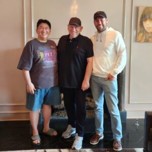 Bang Si-hyuk Instagram - With Sir Lucian Grainge of @universalmusicgroup and my soul brother Scott Braun @scooterbraun Great meeting for the brighter future of us. #UMG #HYBE #hybeamerica #oneteam