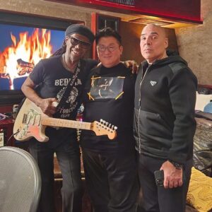 Bang Si-hyuk Instagram - With legendary @nilerodgers and the good friend @merck_mercuriadis #hitmaker #hitman #oneteam #honored
