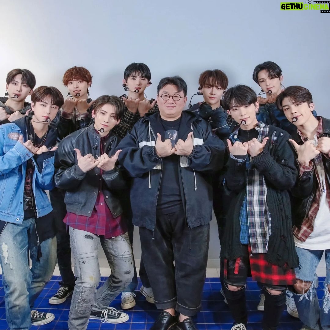 Bang Si-hyuk - 834.9K Likes - With @andteam_official #andteam_デビューおめでとう #debutshowcase #20221208 #hybelabelsjapan #HYBE