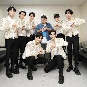 Bang Si-hyuk Instagram - With @enhypen #manifesto_worldtour #blue_by_request #belift #HYBE