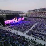 Bang Si-hyuk Instagram - With @txt_bighit Congrats on your fist stadium concert! Proud of you. Thank you for coming! @mavcarter & @mschf #actsweetmirage #bighitmusic #HYBE BMO Stadium
