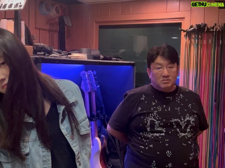 Bang Si-hyuk - 1.2 Million Likes - It is always fun to witness history. These are the moments. This is a BIG one. #JK @thisiswatt @hitmanb72 @cirkut @jonbellion #hybe #teamworkmakesthedreamwork 🔥