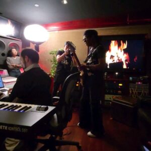 Bang Si-hyuk Instagram - With legendary @nilerodgers and the good friend @merck_mercuriadis #hitmaker #hitman #oneteam #honored