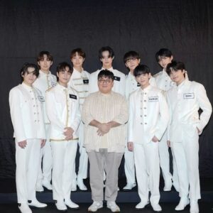 Bang Si-hyuk Instagram - With @andteam_official Congratulations! おめでとう! 

Thank you so much! @scooterbraun @pdogg428 @sonsungdeuk @woozico0914 @sakuranko425 @mfmobg6 @ryosukeimai #oneteam #hybe #hybelabelsjapan #hybeamerica