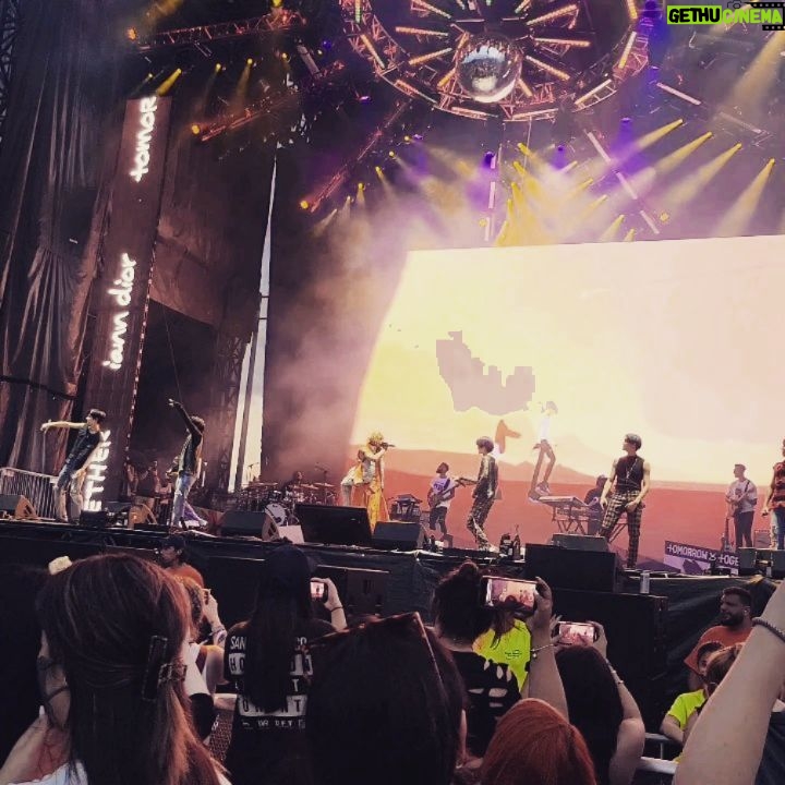 Bang Si-hyuk - 1.3 Million Likes - With @txt_bighit #lollapalooza #bighitmusic #HYBE