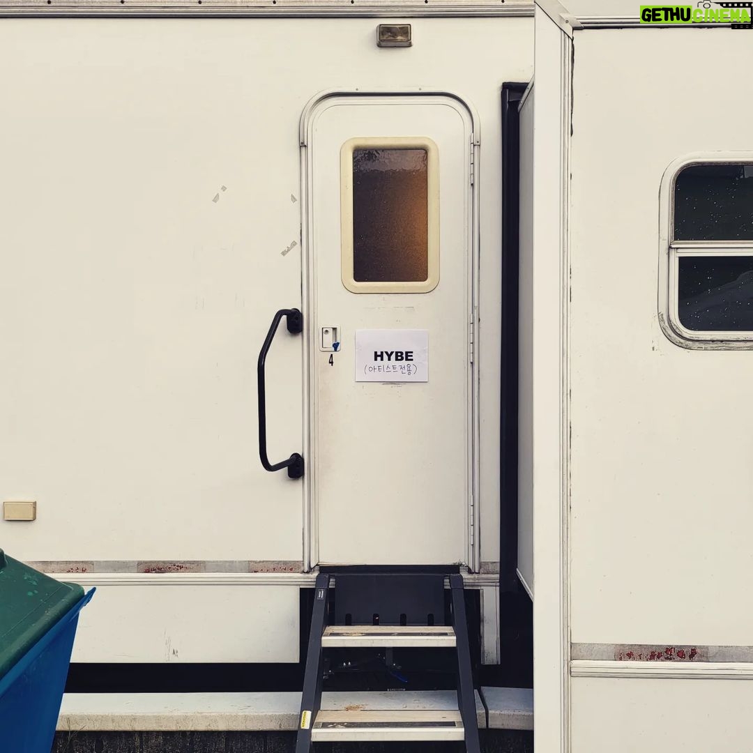 Bang Si-hyuk - 1.3 Million Likes - With @txt_bighit #lollapalooza #bighitmusic #HYBE