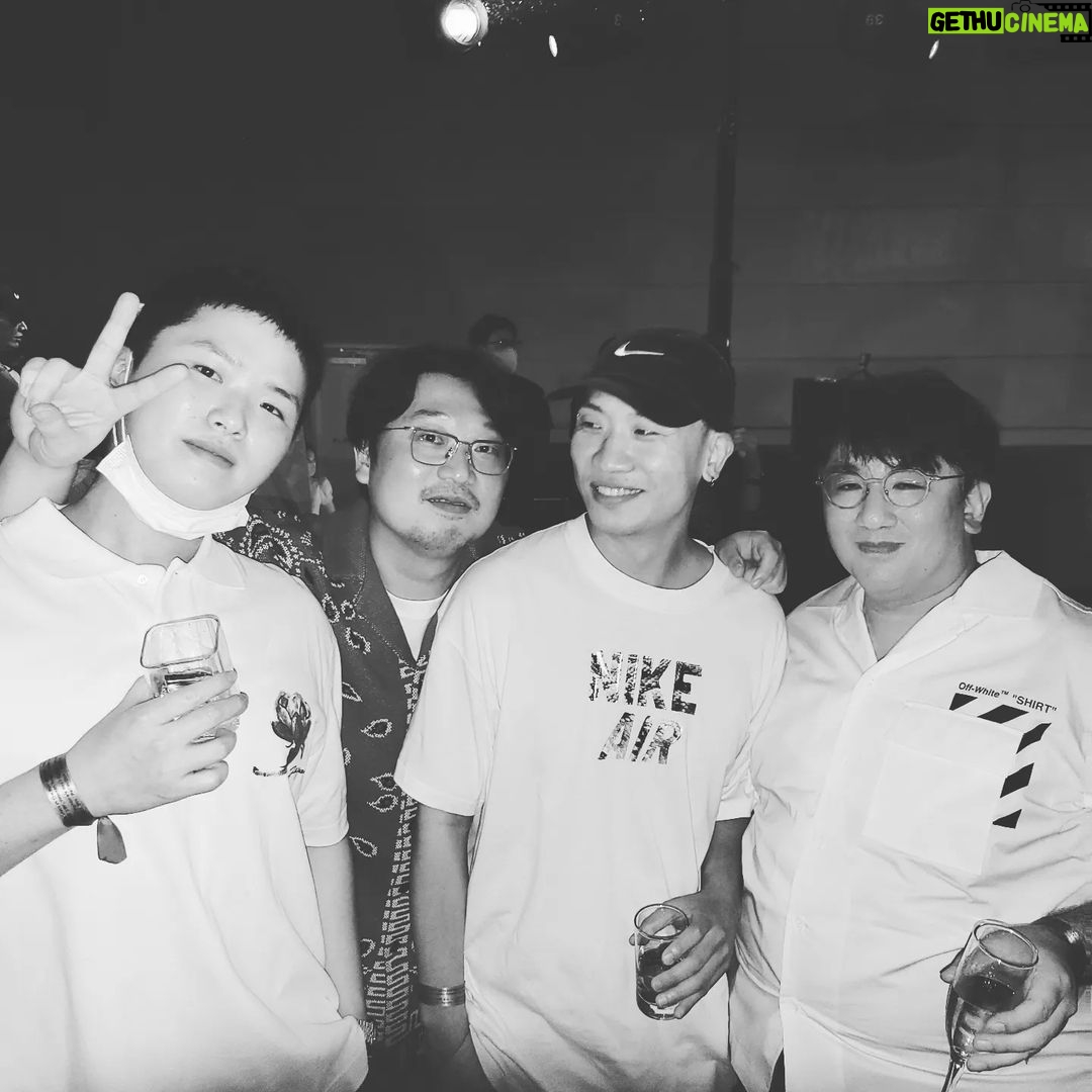 Bang Si-hyuk - 2 Million Likes - Proud of you, my bro @uarmyhope With @bts.bighitofficial @gaekogeem @pdogg428 @supremeboi_kor #HYBE #bighitmusic #hybe19thfloor #streamingparty