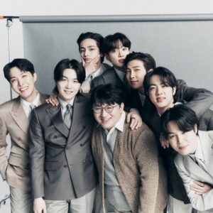 Bang Si-hyuk Instagram - With @bts.bighitofficial #가족사진 #100mostinfluentialcompanies #HYBE
