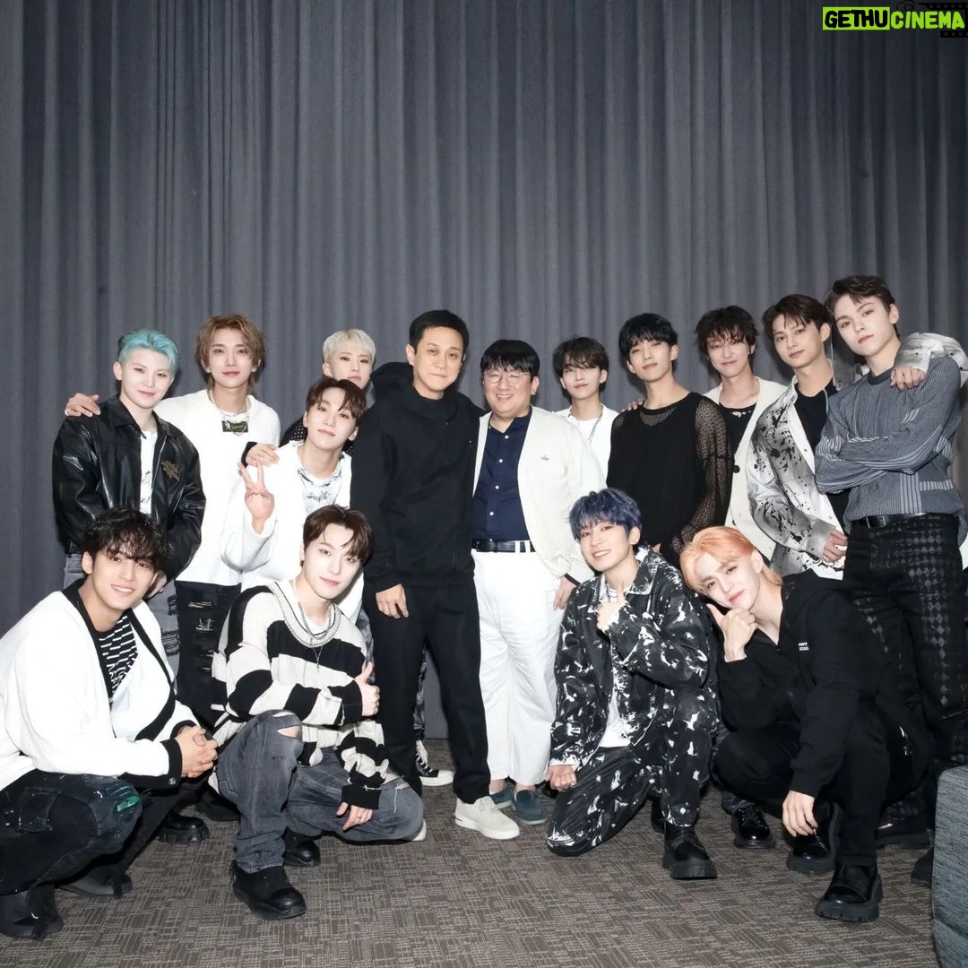 Bang Si-hyuk - 1 Million Likes - With @saythename_17 #SVTinCARATLAND #TEAMSVT #PLEDIS #HYBE