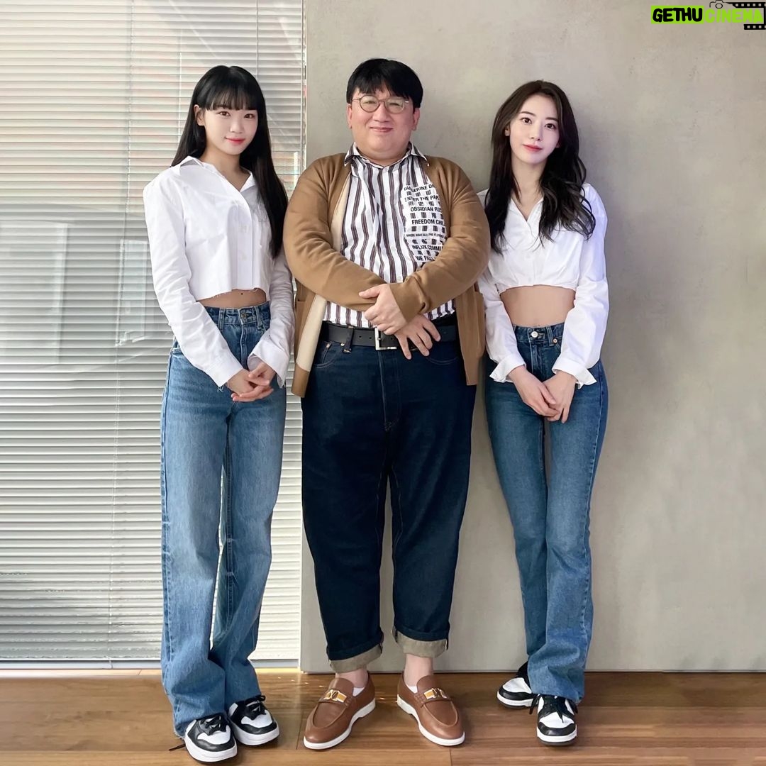 Bang Si-hyuk - 1 Million Likes - Welcome! @39saku_chan @_chaechae_1 #SOURCEMUSIC #HYBE