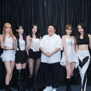 Bang Si-hyuk Instagram - With @le_sserafim Congratulations on 1st tour! #flamerises #sourcemusic #HYBE