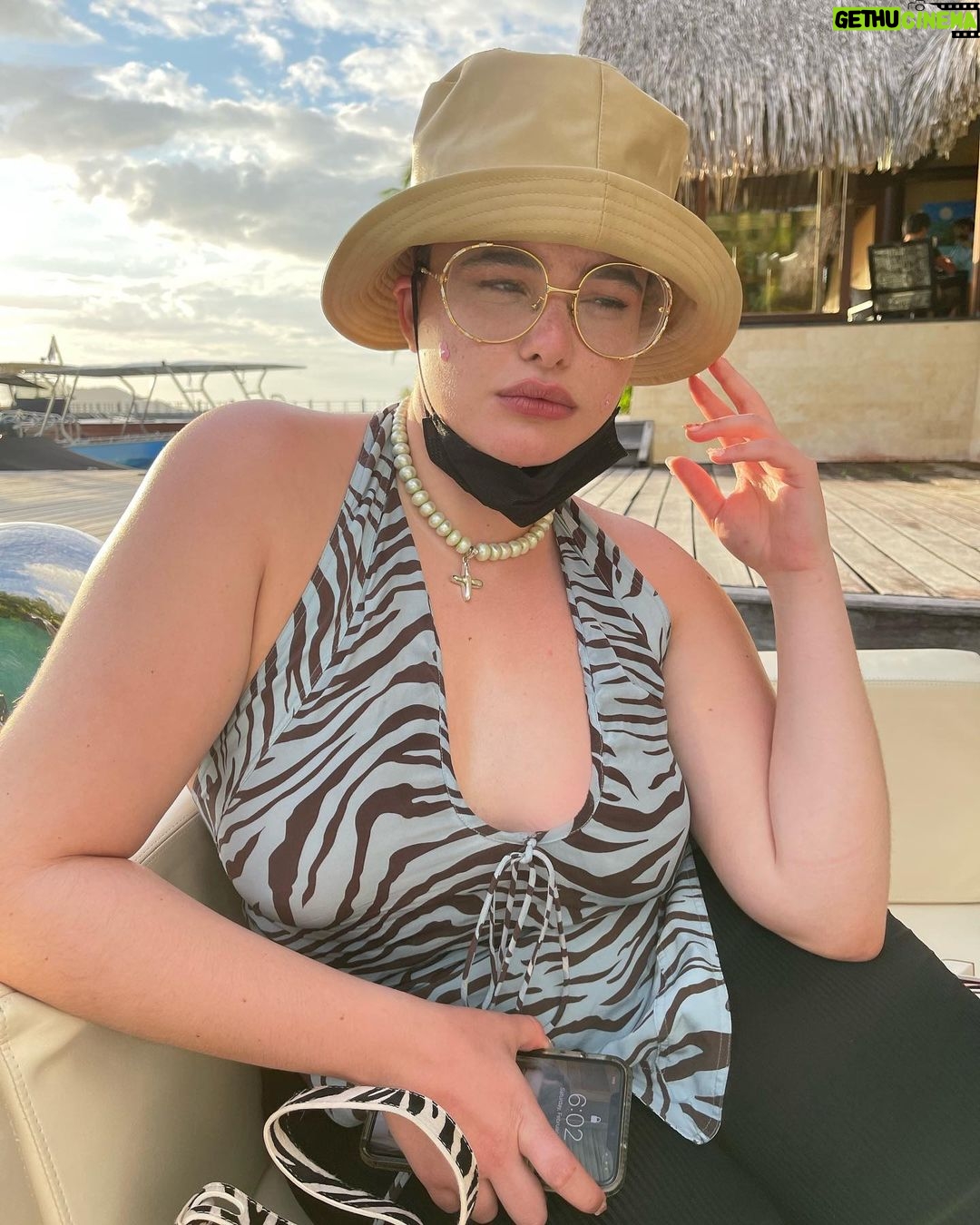 Barbie Ferreira - 2.2 Million Likes - burnt cheeks in bora bora wow what a week 🤩