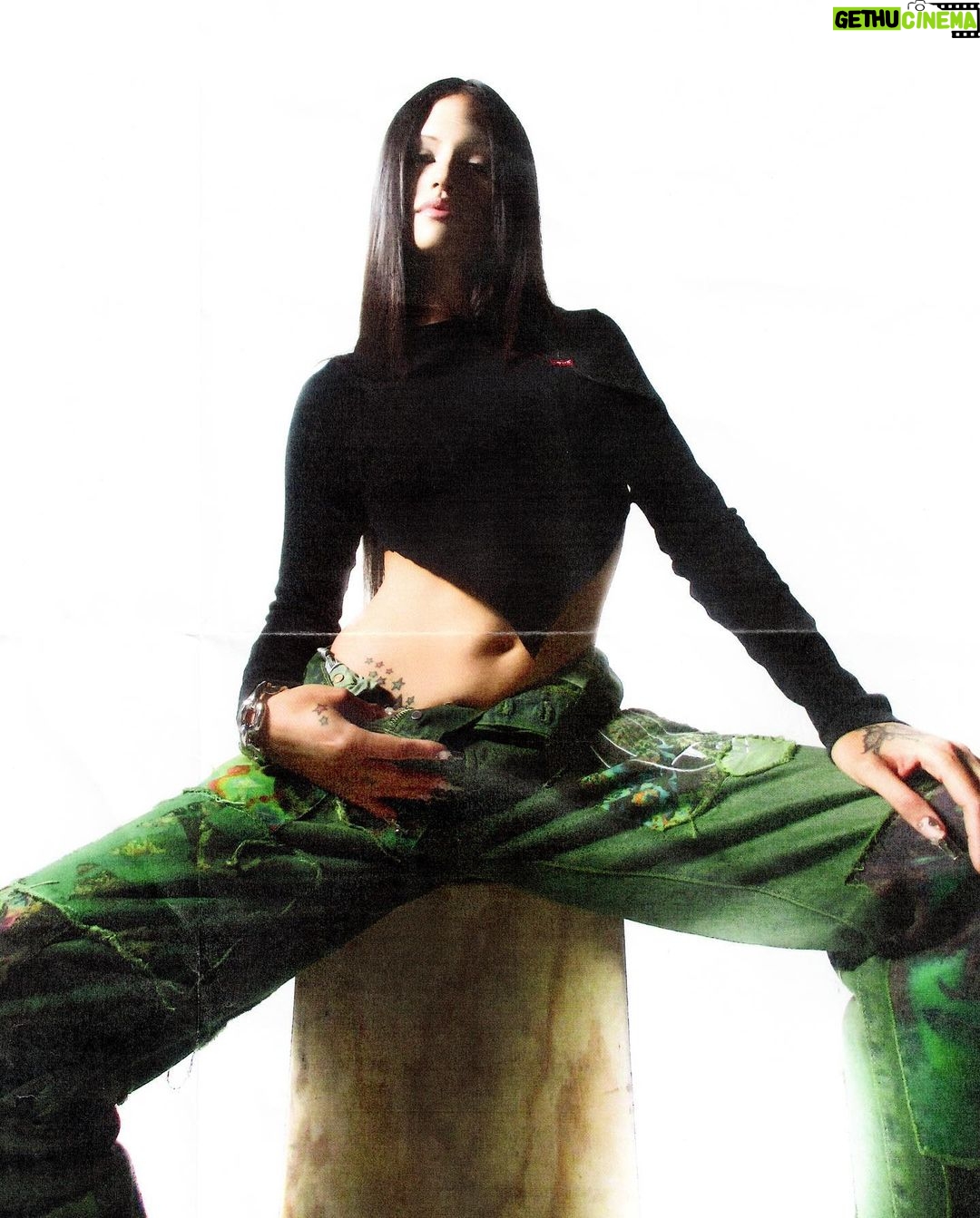 Barbie Ferreira Instagram - Ahhhh😈 my collab with @levis is finally out!! patchwork jeans in blue and green for the hotties. thank you so much to everyone involved this was truly a dream. link in bio to purchase 🫧 special thanks to @indiana420bitch @sweet_c0le @trueeee @gabbriette @memphy @chrishoran20 @kalikennedy @sojinails @kenpaves and everyone who helped make this happen 🥹