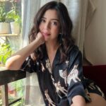 Barkha Singh Instagram - Hi Deer 🦌 #portrait #phonephotography #naturallight #naturallightphotography #sunkissed @minimalmatter.in