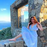 Barkha Singh Instagram – Let’s show you around #Greece today lovelies 😃🇬🇷
1. Mykonos
2. Temple of Apollo, Delphi
3. Familia ❤️
4. Somewhere in the middle of the Aegean sea 
5. Street aesthetics in Greece 
6. This is Spartaaaaaaa
7. Glimpses of Greece you see online 
8. My special message to you 
9. Girls just wanna have fun 😜
10. Parthenon, Acropolis of Athens 

#TravelwithB #traveldiaries #travelwithme #travel