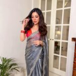 Barkha Singh Instagram - VERY VERY IMPORTANT message for you in the last photo ➡️ . I’m always finding excuses to wear a Saree and then that becomes a great excuse to click one too many photos. ✨ . . As you lovelies can see I’ve been digging metallic greys this month and this gorgggg saree is from @sabaahat ✨🤍 My darling @shwetaputhhran put this look together for me! 🤗 #sari #metallic #organzasaree #wedding #shaadi #indianweddings #sareelover #staystylish