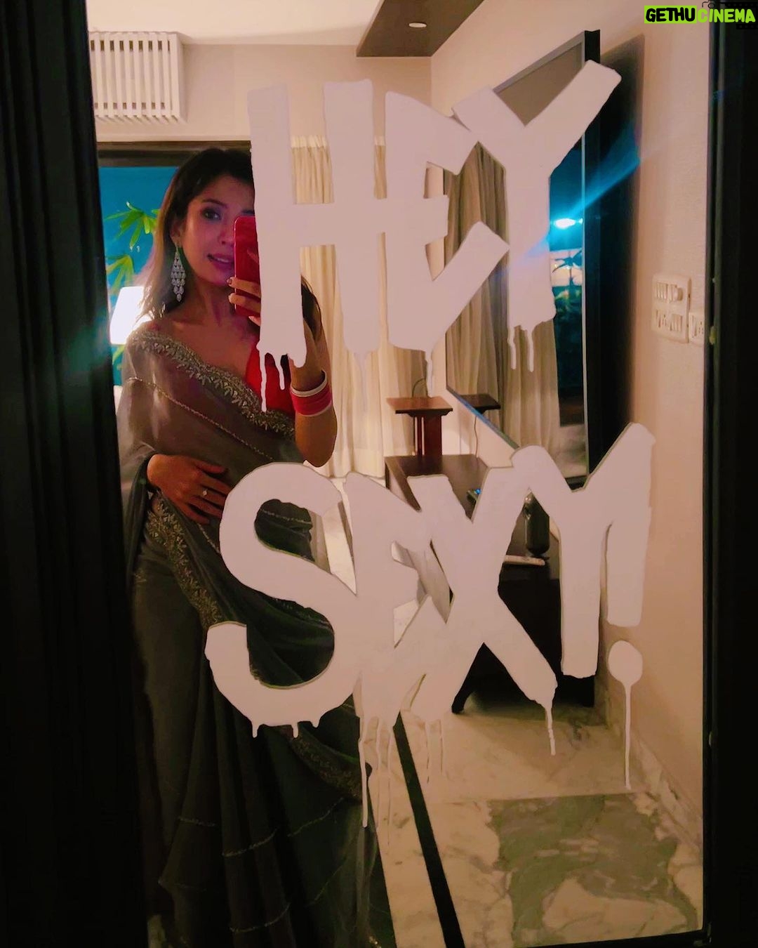 Barkha Singh Instagram - VERY VERY IMPORTANT message for you in the last photo ➡️ . I’m always finding excuses to wear a Saree and then that becomes a great excuse to click one too many photos. ✨ . . As you lovelies can see I’ve been digging metallic greys this month and this gorgggg saree is from @sabaahat ✨🤍 My darling @shwetaputhhran put this look together for me! 🤗 #sari #metallic #organzasaree #wedding #shaadi #indianweddings #sareelover #staystylish