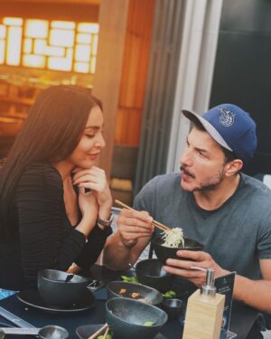 Bassel Khayyat Instagram - She taught me that fear is not an option ❤️

Her day out 🍜
الصورة من تصوير شموس حبيبي @sinless_shams