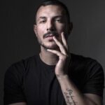 Bassel Khayyat Instagram - Sometimes in the winds of change, we find true direction ♠️ ‏أحيانًا في وسط رياح التغيير‏، نعثر على اتجاهنا الصحيح #basselkhaiat #mood #gentlemanstyle #dubai #photoshoot #behindthescenes #actor #quoteoftheday #باسل_خياط Dubai, United Arab Emirates