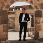 Bassel Khayyat Instagram - Don’t believe in luck, believe in hard work. أنا بشوف العمل الجاد والشغف الدائم يصطاد الحظ#throwback #basselkhaiat #suit #suitstyle #mensfashion #menstyle #actor #gentleman #mydubai #باسل_خياط Dubai, United Arab Emirates