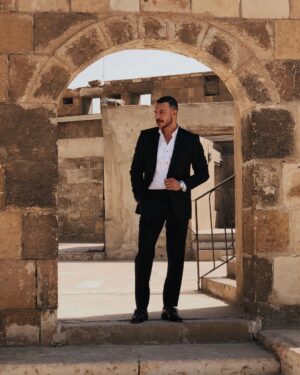 Bassel Khayyat Instagram - Don’t believe in luck, believe in hard work.  أنا بشوف العمل الجاد والشغف الدائم يصطاد الحظ#throwback
#basselkhaiat #suit #suitstyle #mensfashion #menstyle #actor #gentleman #mydubai #باسل_خياط