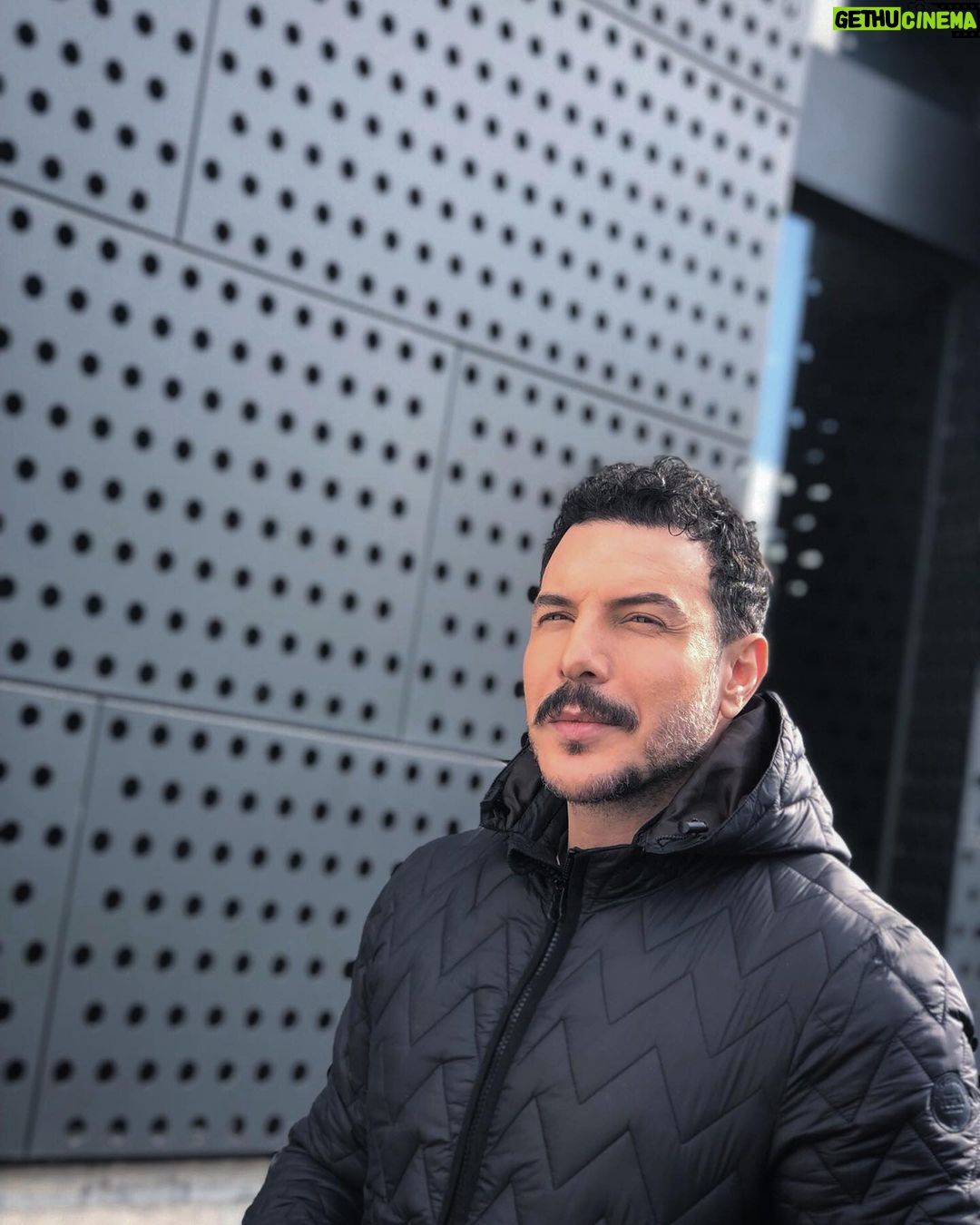 Bassel Khayyat Instagram - الطاقة الايجابية ممكن تكون بأشياء ماتعودت تعطييا اهتمام ..عيد النظر ممكن تلاقيها جنبك وانت مابتعرف...صباحكم خير دايما يارب❤️#basselkhaiat #باسل_خياط #حب #طاقة_إيجابية #sport#love #love_my_fans #مسلسل_عهد_الدم #شاهد instadaily#a#صورة#انستاغرام #تصويري#instadaily
