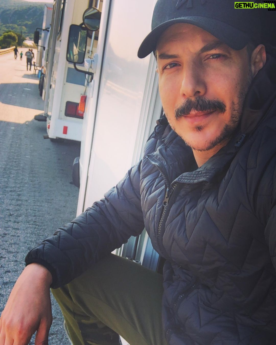 Bassel Khayyat Instagram - يسعد صباحكم بالخير ❤️#basselkhaiat ❤️#عهد_الدم #باسل_خياط #fans #love #drama #motivation #instamood #peace #family #حب #صباح_الخير