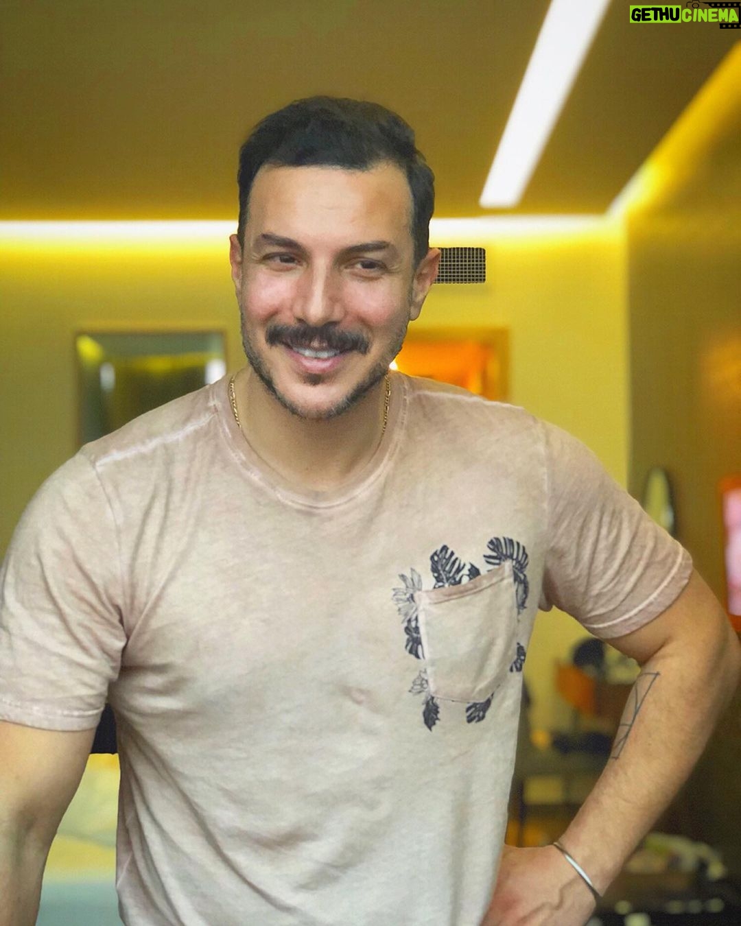 Bassel Khayyat Instagram - Good or not?🤗🤔😬تحياتي ومساكم خير يارب #basselkhaiat #باسل_خياط #art#smile #style #instalike #motivation #look #peace #arab #love