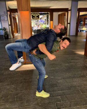 Bassel Khayyat Instagram - One and only ...brother❤️❤️❤️العب أبو حميد أحلى أخ بالدنيا #brother #family #باسل_خياط #حب #peace #dubai #syria#good_time #