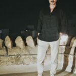 Bassel Khayyat Instagram - من زيارتي إلى مدينة جدة التاريخية الرائعة بصحبة الصديق @yasiralsaggaf @visitsaudi.ar Stylist: @cedrichaddad
