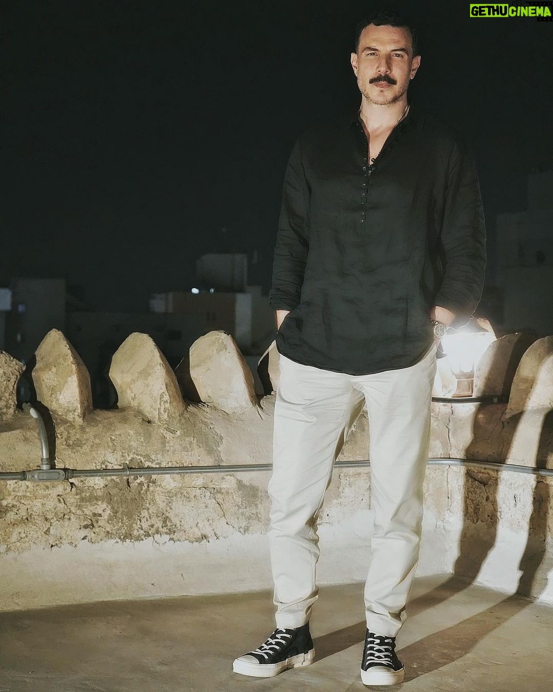 Bassel Khayyat Instagram - من زيارتي إلى مدينة جدة التاريخية الرائعة بصحبة الصديق @yasiralsaggaf @visitsaudi.ar Stylist: @cedrichaddad