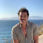 Bassel Khayyat Instagram - حكايات تتلى نعيش بعضها نسمع عن أخرى وربما نشاهدها…من منا بلا حكاية ؟ #باسل_خياط #basselkhaiat #peace #love #motivation