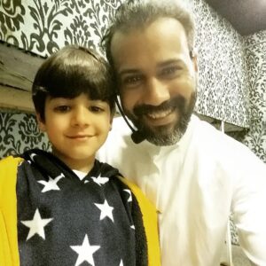 Bassem Hamraoui Instagram - محلى زين ولدي... عزيز جاء يتفرج في مسرحية المايسترو 😍😍😍 #براءة #المايسترو... غدوة انشالله عرض المايسترو في صفاقس في المركب الثقافي الجموسي كونو في الموعد 🎹🎹🎭🎭🥳🥳 Cinéma Le Colisée