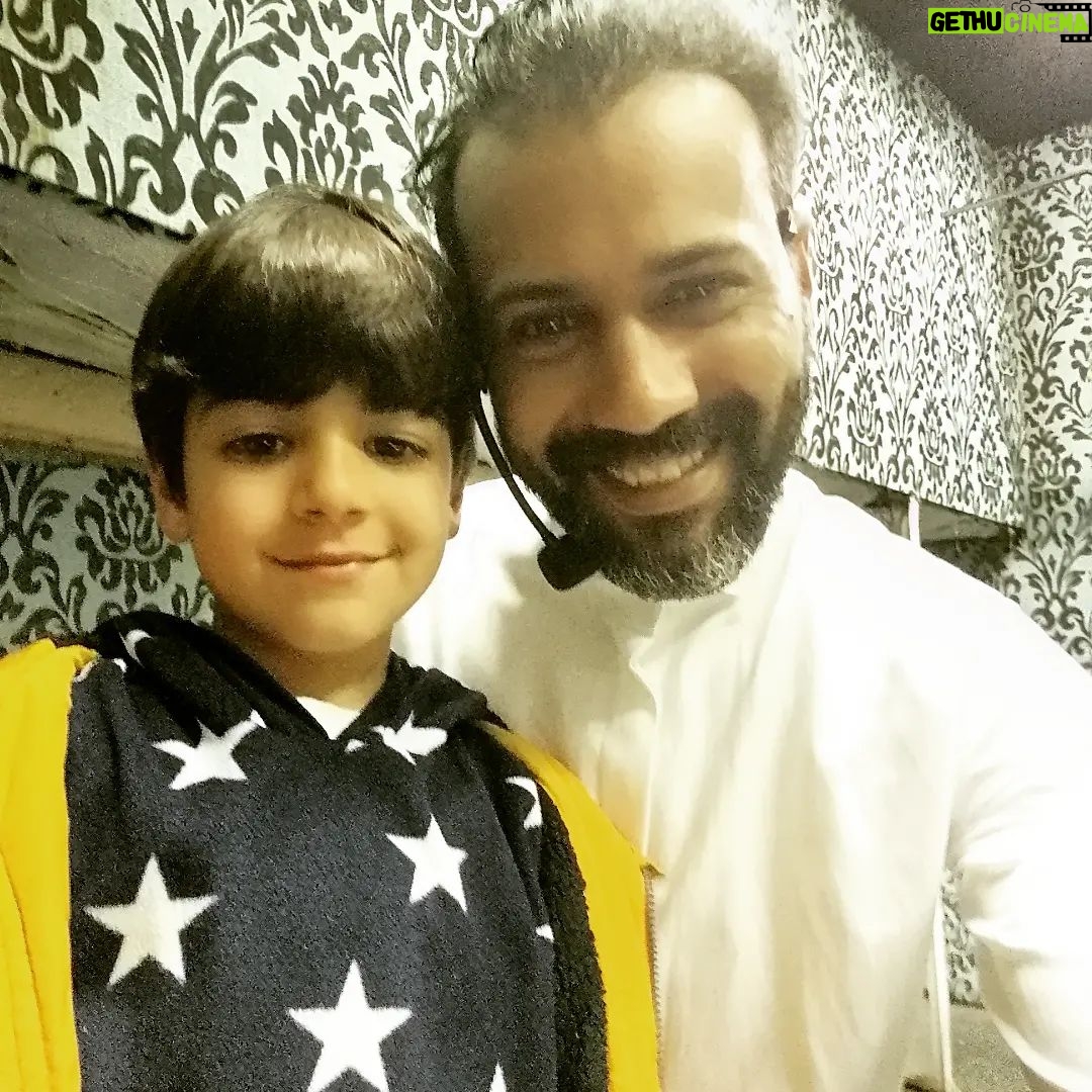 Bassem Hamraoui - 17.8K Likes - محلى زين ولدي... عزيز جاء يتفرج في مسرحية المايسترو 😍😍😍
#براءة #المايسترو...
غدوة انشالله عرض المايسترو في صفاقس في المركب الثقافي الجموسي كونو في الموعد 🎹🎹🎭🎭🥳🥳