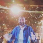 Bassem Hamraoui Instagram - شكرا بنزرت ❤️❤️❤️ عرض في ظروف استثنائيه... طاقة استيعاب محدودة اما جمهور بطاقة لا محدودة @gharbiikarim Festival International de Bizerte مهرجان بنزرت الدولي