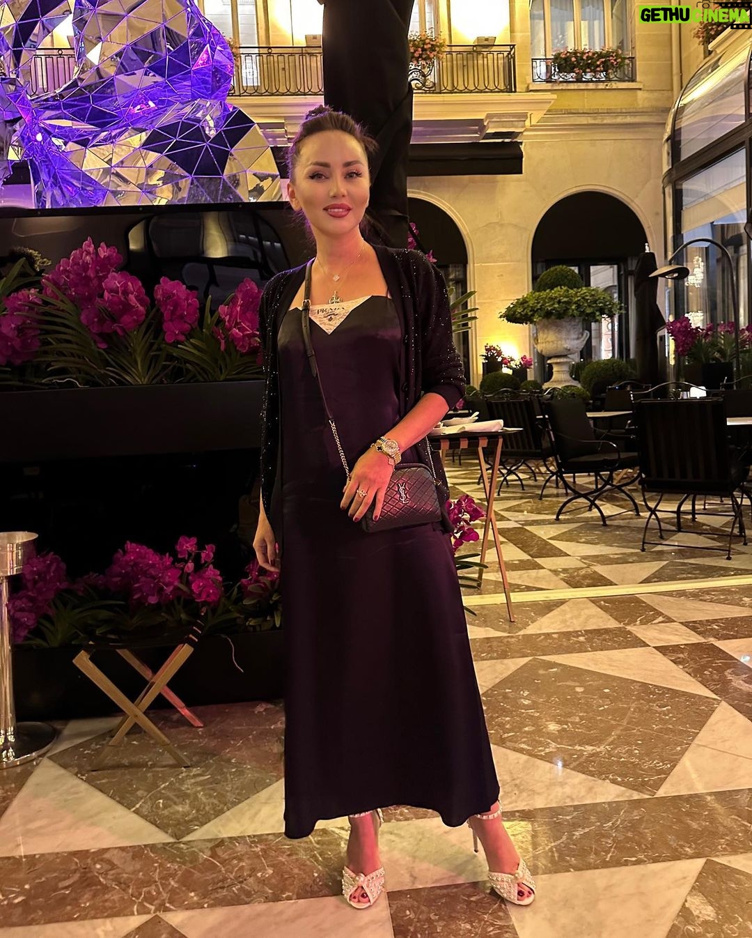 Bayan Alaguzova Instagram - Красивый вечер, шикарное представление, любимые рядом! Пусть будет в ленте ❤️ Four Seasons Hotel George V Paris