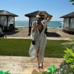 Bayan Alaguzova Instagram - Море! Женщина и горошек 🫛 Rixos Premium Belek