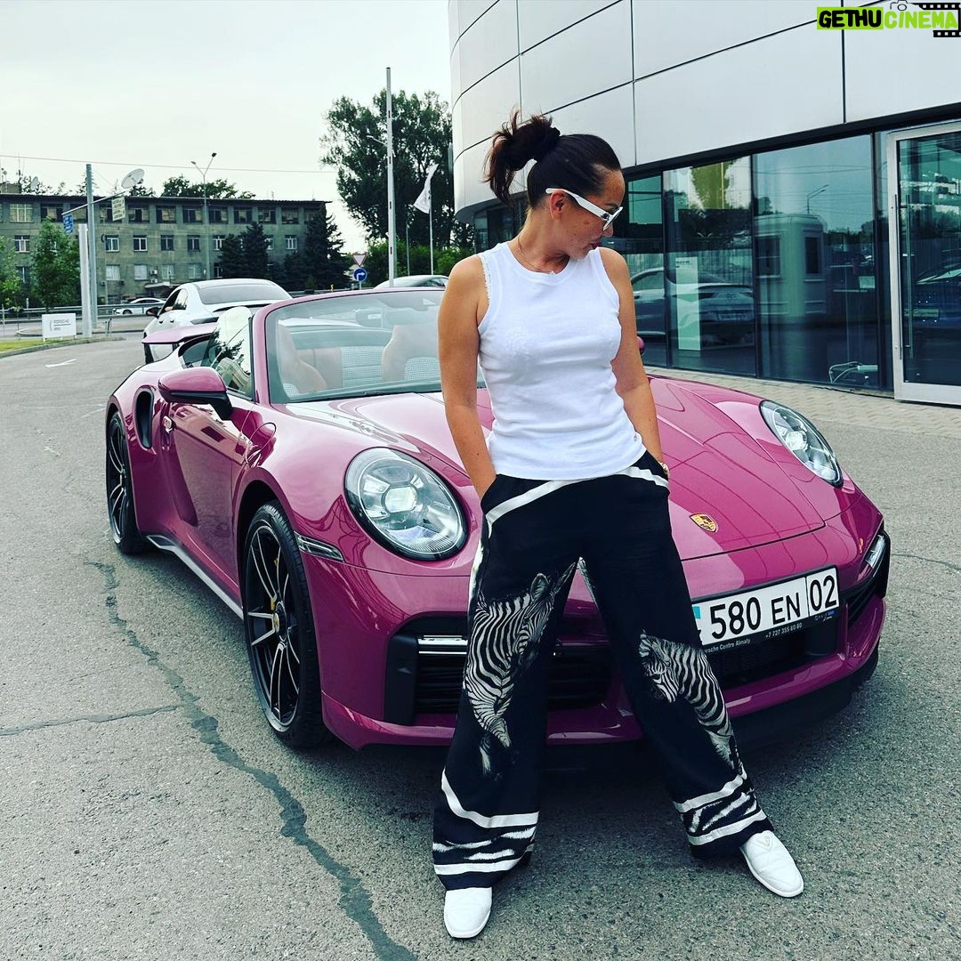 Bayan Alaguzova Instagram - Для уникальной женщины - культовый автомобиль! (Турсен Алагузов) ❤️