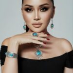 Bayan Alaguzova Instagram - Невозможно оторвать взгляд от красоты и роскоши казахских национальных украшений! Я ношу их с удовольствием и гордостью! @merhat.limited ❤️